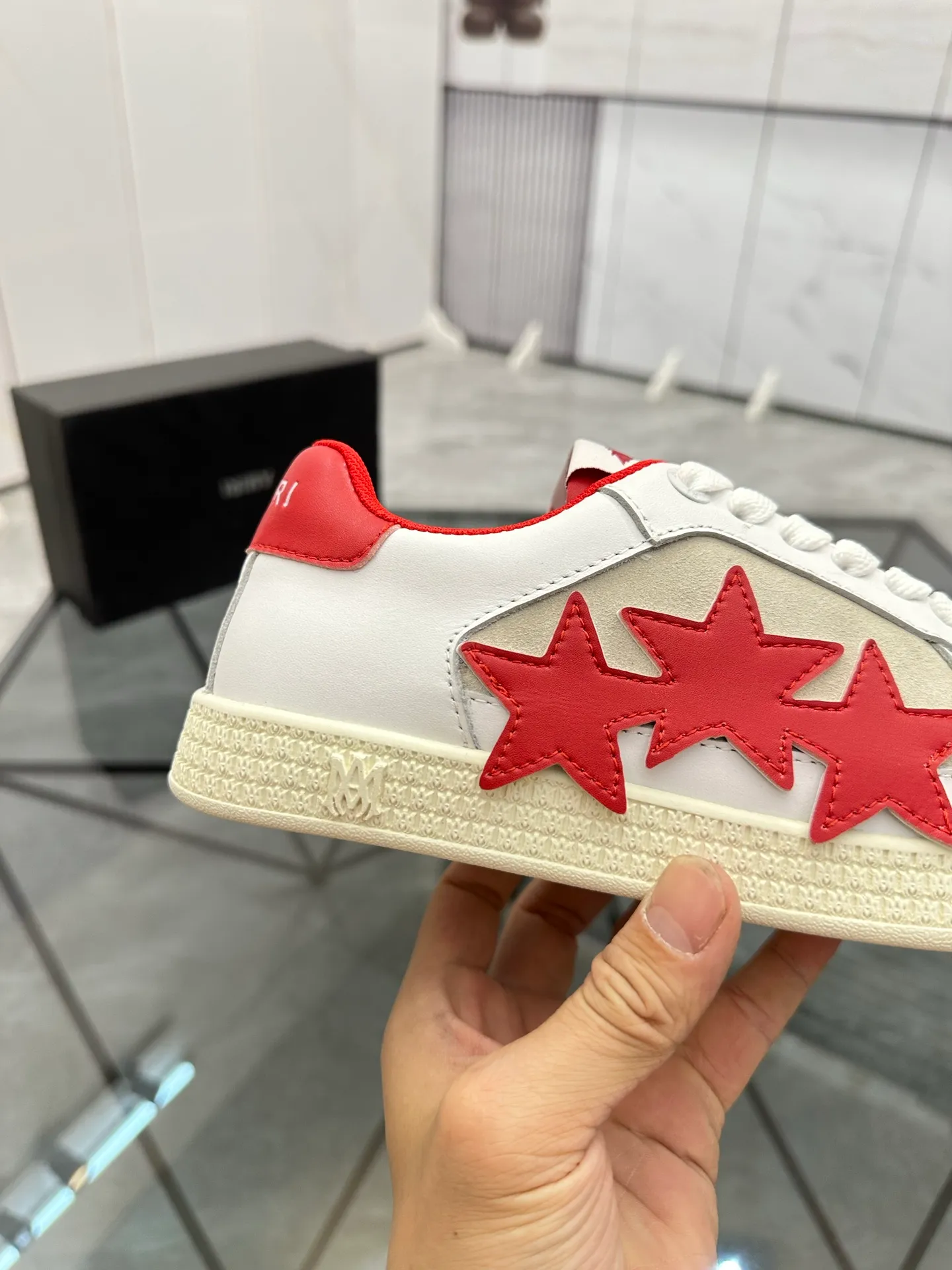 Men's shoes: 💰P420¥ Product trademark: AMIRI* "Amir*" low-top casual shoes Regular size: 38-45 (can be customized to 46) Product material: imported cowhide upper, breathable lining, original outsole. Number: 001